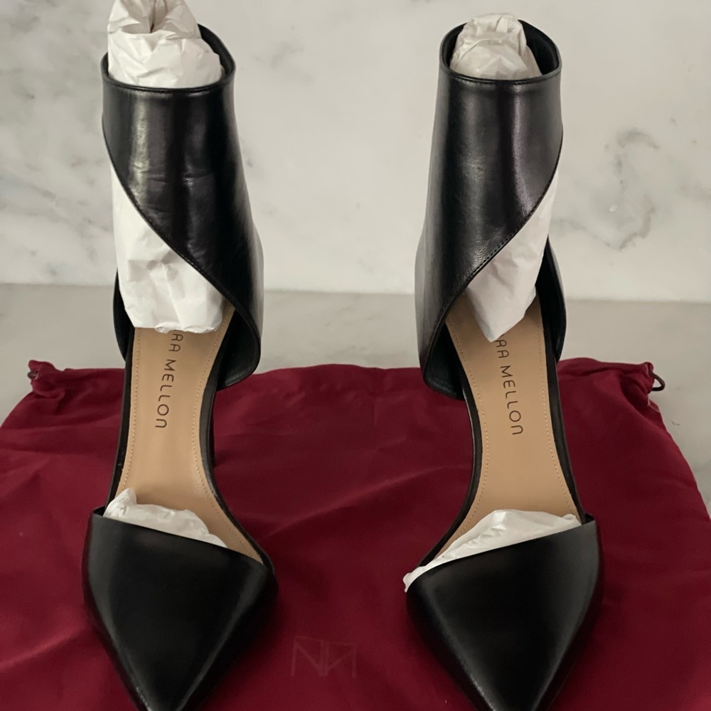 Never worn: Tamara Mellon Black Heels with Stiletto and Pointed Toe